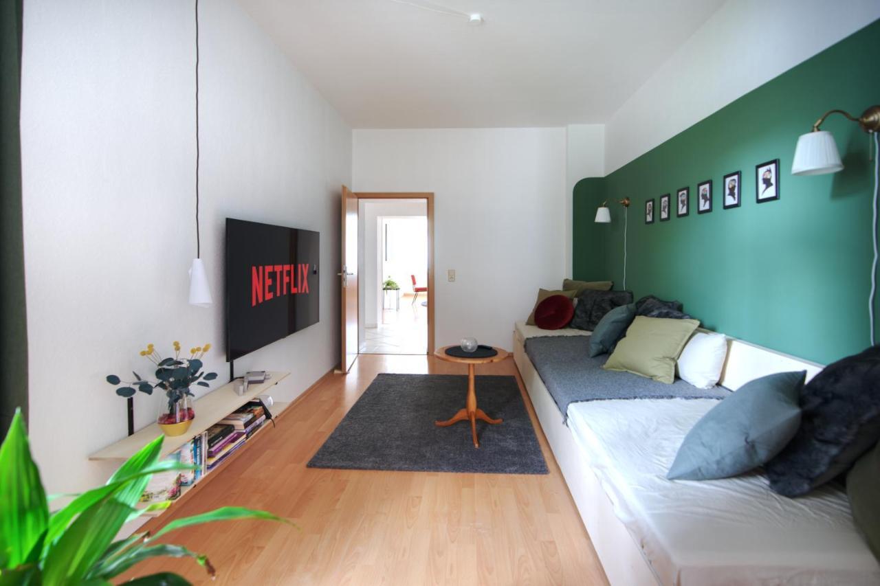 Vonbehling Boutique Apartment Mit 65Zoll Tv Und Designerstuecken Halle  Exteriör bild