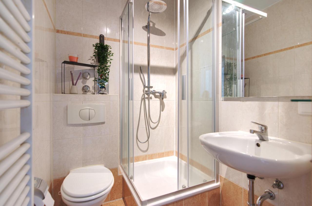 Vonbehling Boutique Apartment Mit 65Zoll Tv Und Designerstuecken Halle  Exteriör bild