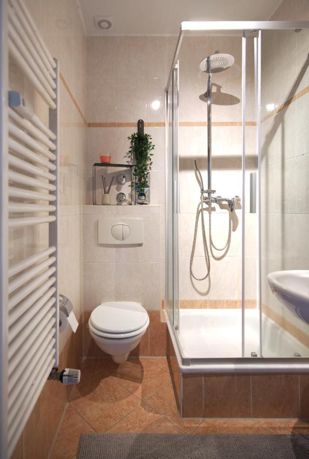 Vonbehling Boutique Apartment Mit 65Zoll Tv Und Designerstuecken Halle  Exteriör bild